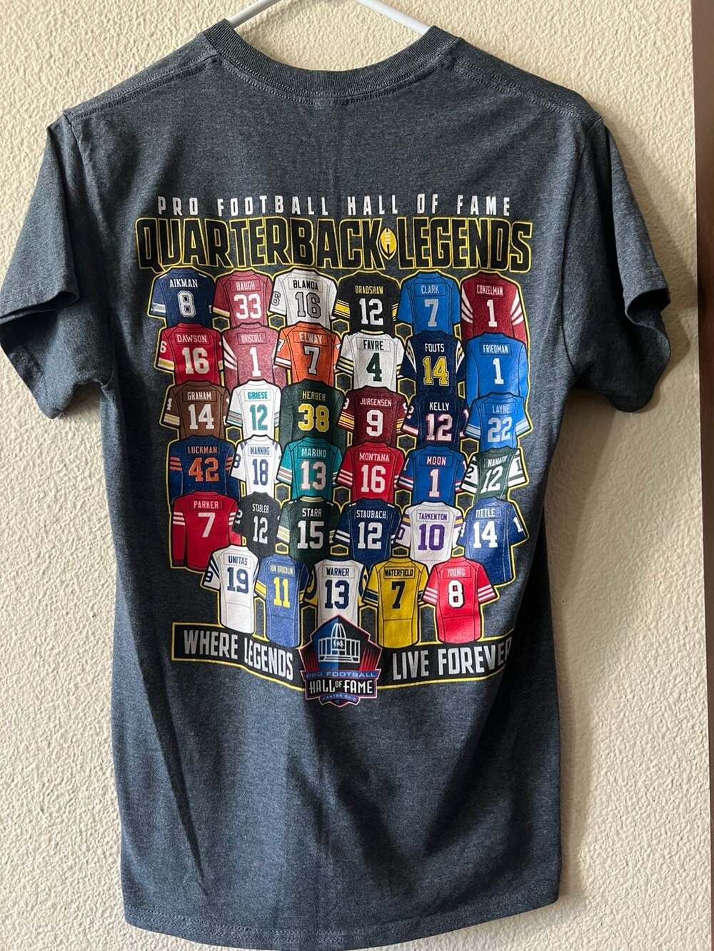 Pro Football Hall of Fame Quarterback Legends Graphic T-Shirt Grey Size S